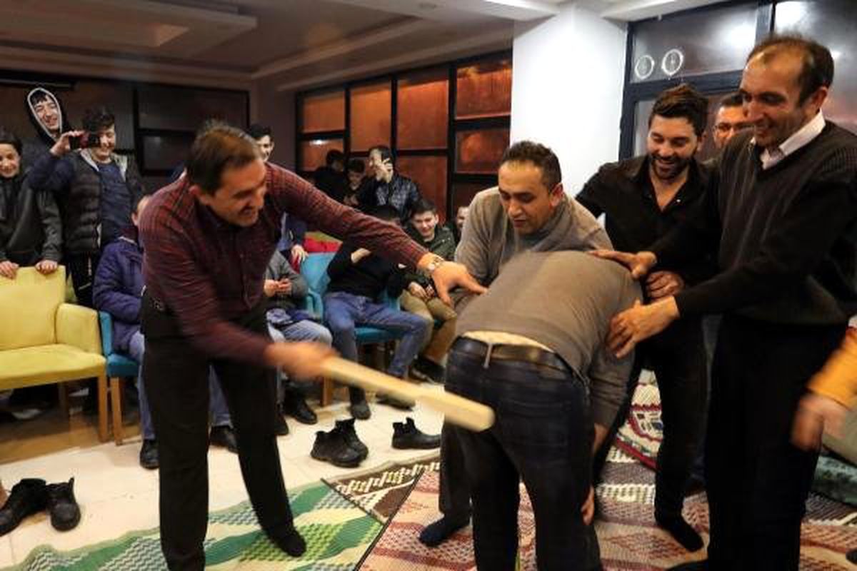 Ferfene Gecelerinde Oyunu Kaybedenlere Can Yakan Ceza