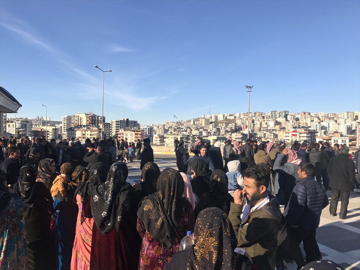Kınalı Kuzular" Birliklerine Uğurlanıyor