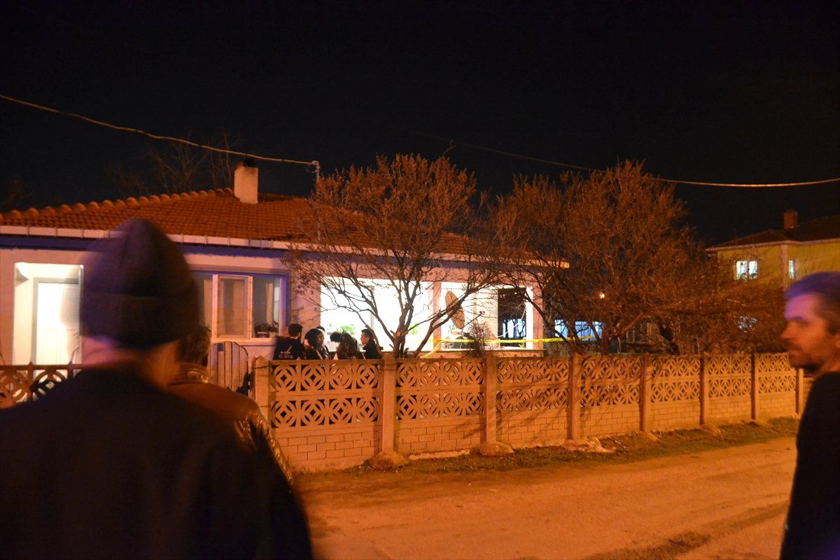 Kırklareli\'nde Ağaçtan Düşen Kişi Öldü