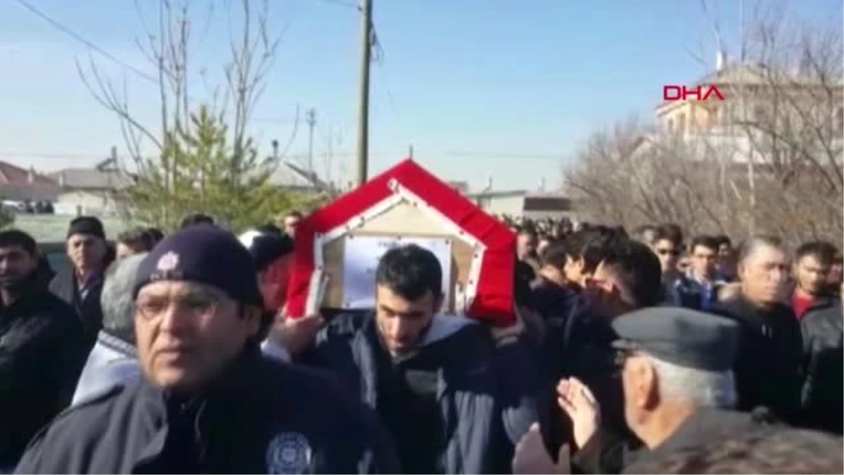 Konya Denizli\'de Trafik Kazasında Ölen Polis, Defnedildi