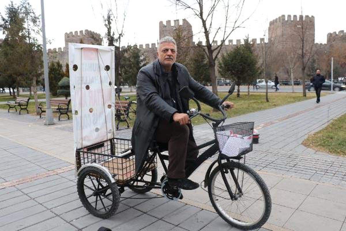 Muhtar Adayından 3 Tekerlekli Bisikletle Seçim Kampanyası