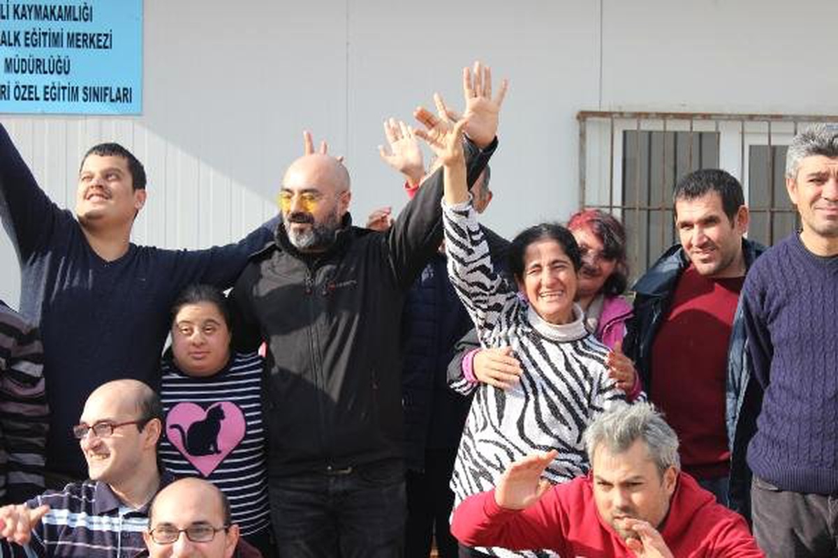 Nevin\'in Parmakları Piyano Çalarak Güçleniyor