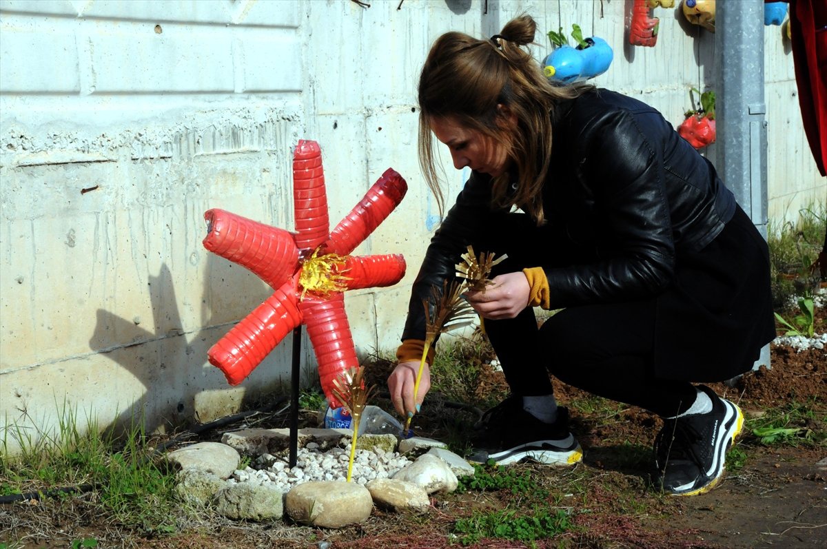 Pet Şişeler Gençlik Merkezinde Geri Kazanılıyor