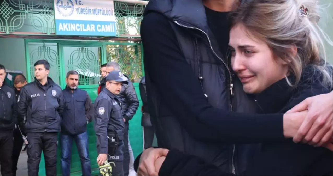 Sağlık Personeli, Cami Tuvaletinde Altın Vuruş Yaptı