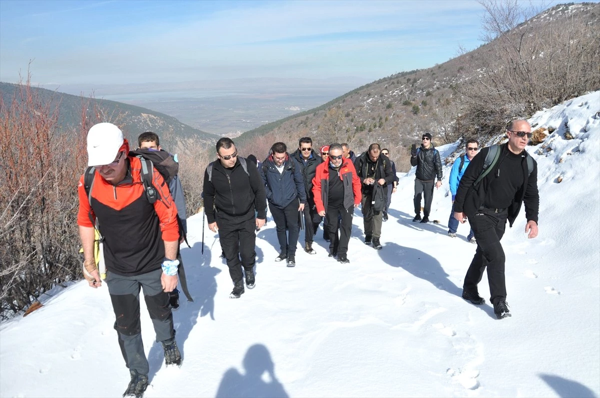 Vali Toprak, Akşehir\'de Doğa Yürüyüşüne Katıldı