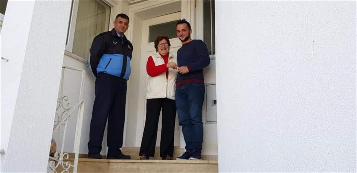 Yolda Bulunan 5 Bin Lira Sahibine Ulaştırıldı