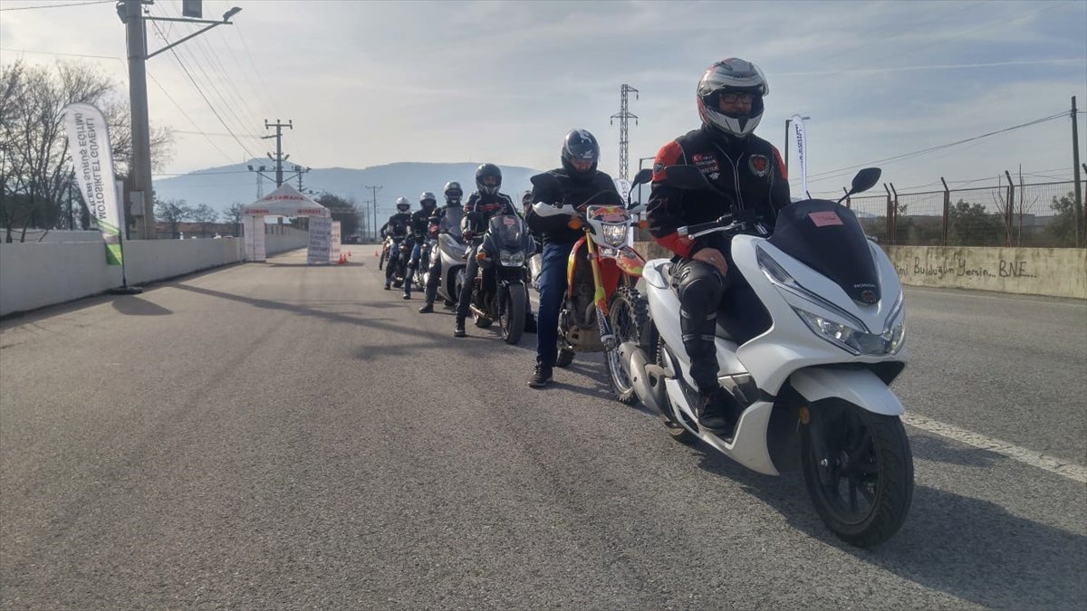 Akhisarlı Motosikletçilere İleri Sürüş Eğitimi