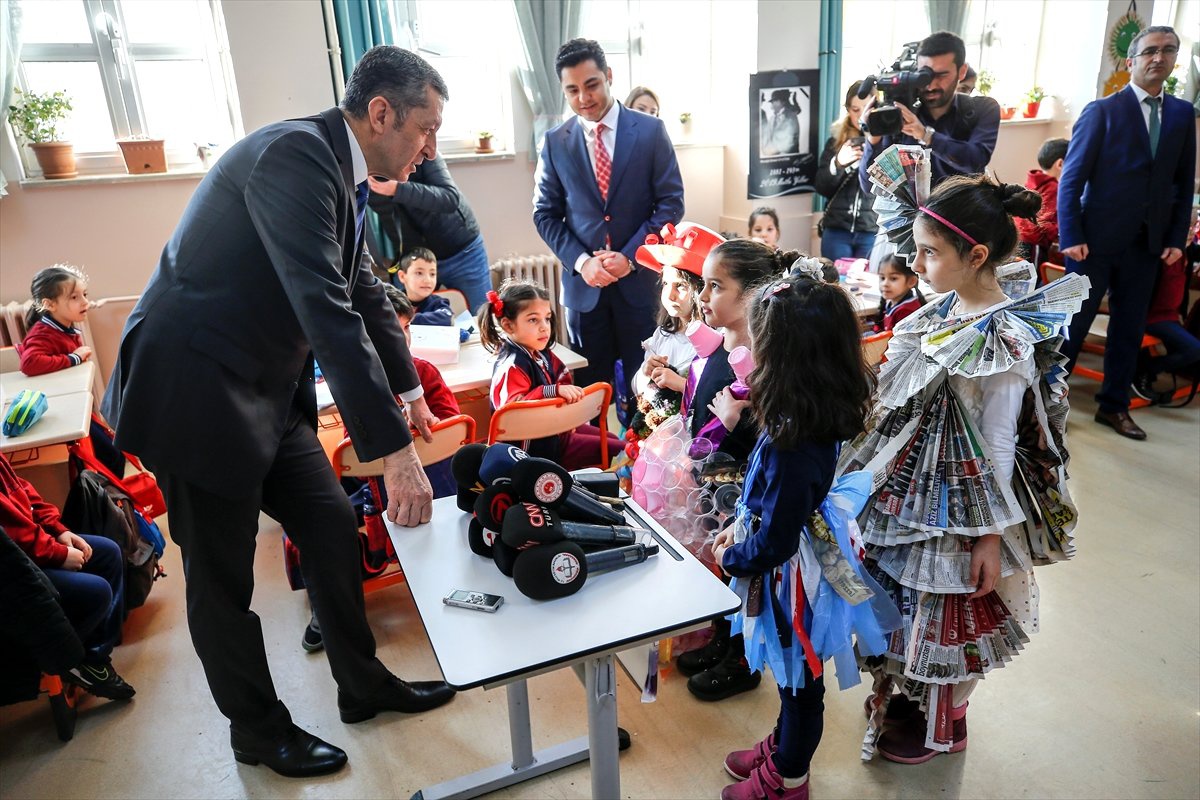 Bakan Selçuk\'tan Yeni Yarıyıl Dönemine İlişkin Mesajlar