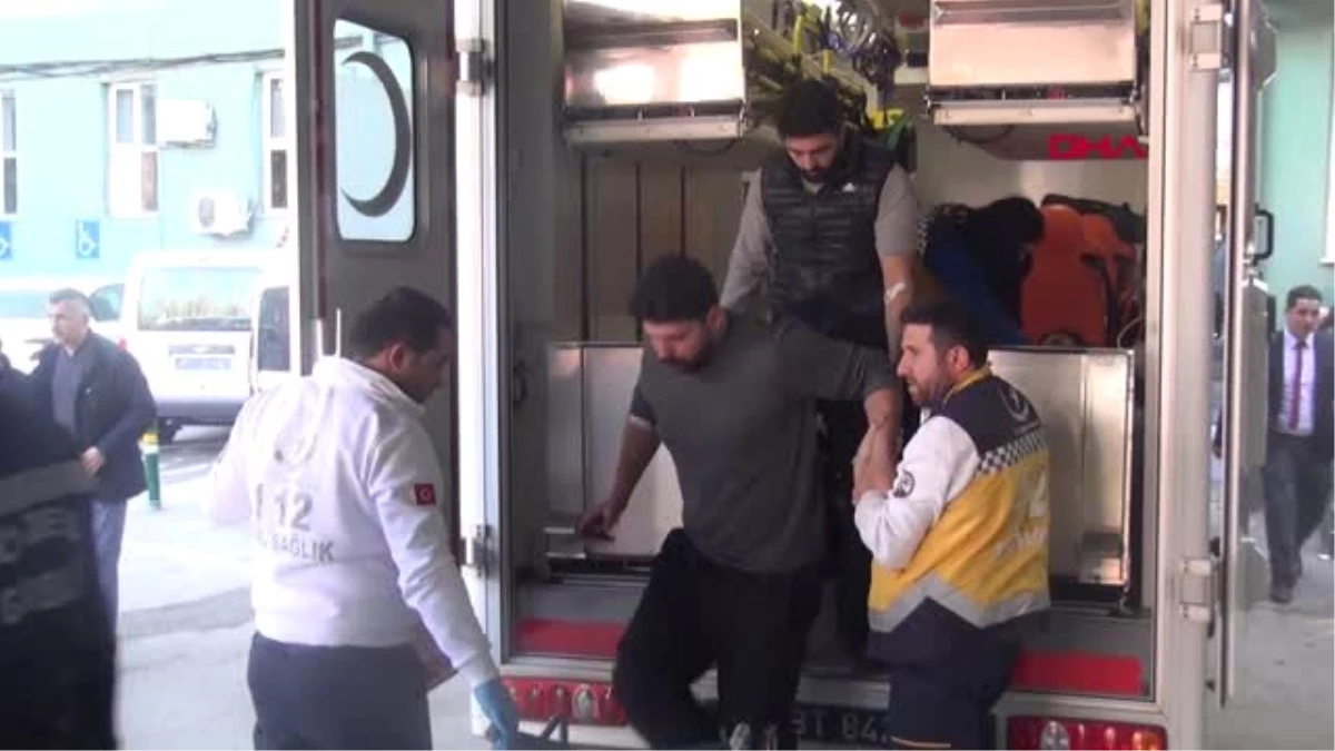 Bursa Uludağ\'da Çatıdan Düşen Kar Kütlesi Altında Kalan 6 Kişi Kurtarıldı