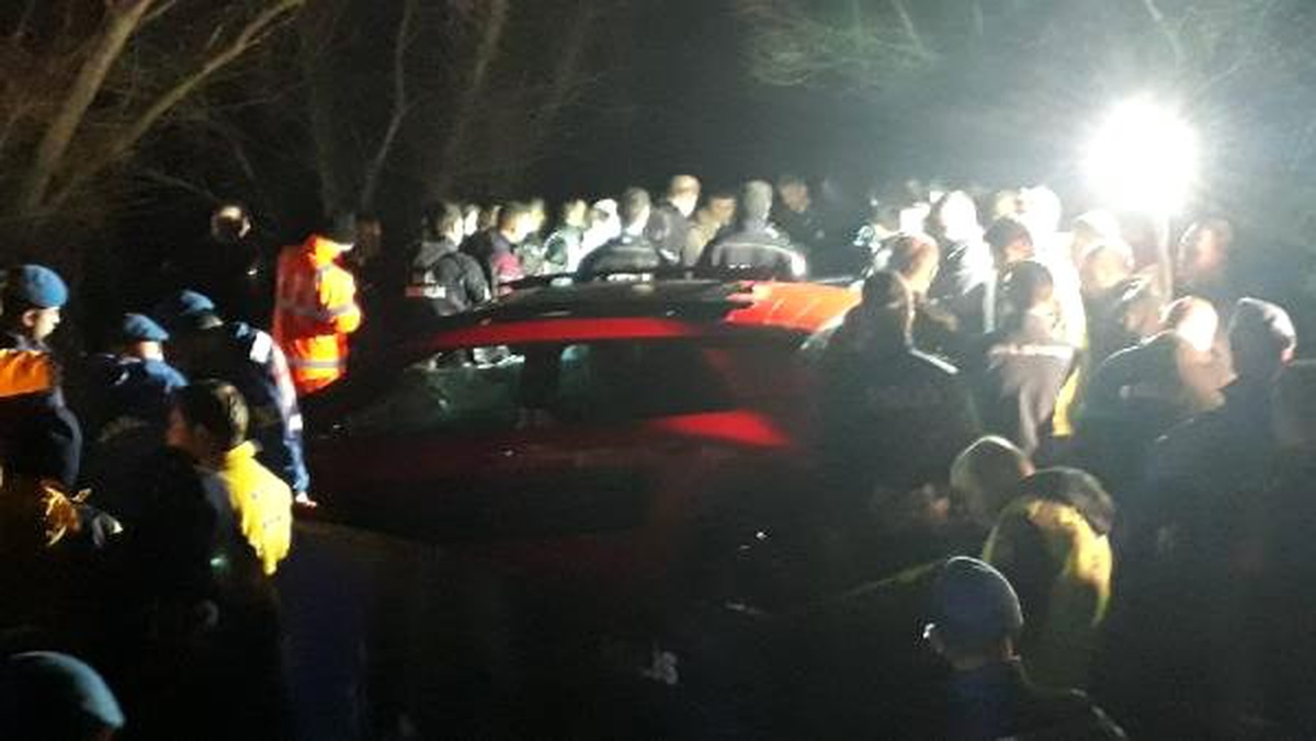 Çanakkale\'de Dereye Düşen Otomobilden 3 Gencin Cesedi Çıkarıldı, 1 Kayıp (5)