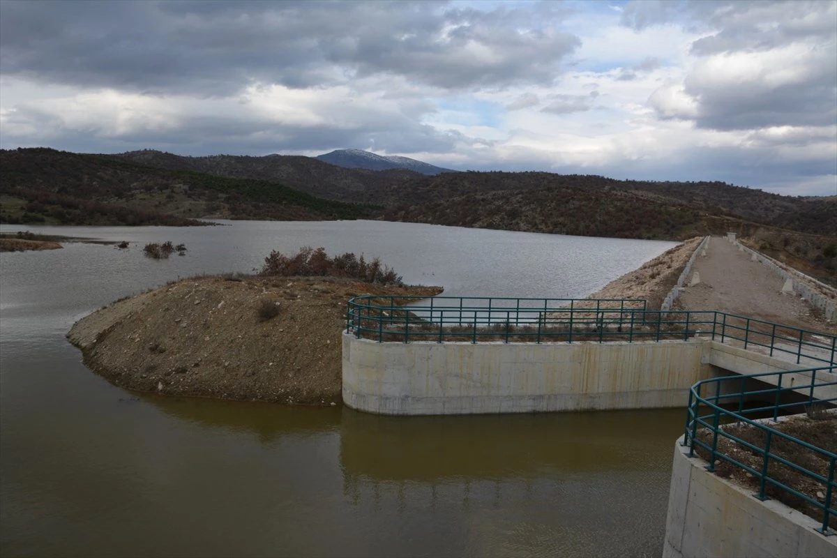 Demirci\'deki Ayvaalan Barajı Doldu