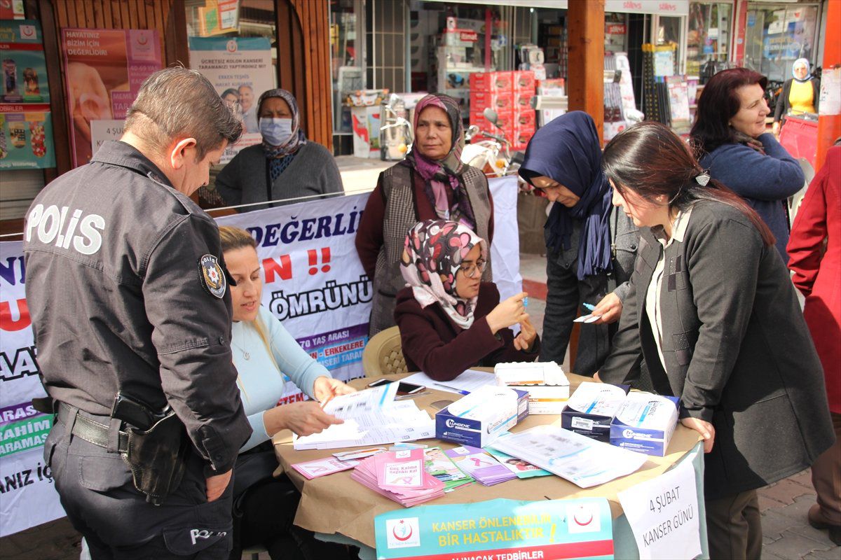 Erdemli\'de "Kanser\'de Erken Teşhis Hayat Kurtarır" Etkinliği