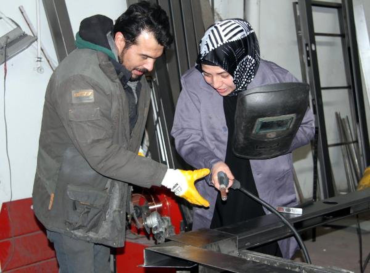İşçi Olarak Girdiği Komşusunun Atölyesini Satın Alıp Fabrikaya Dönüştürdü