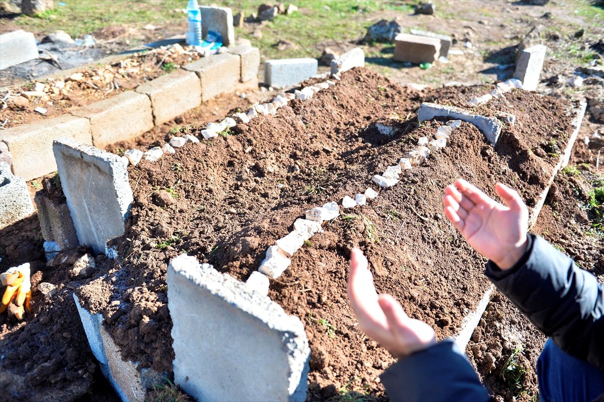 Kazada Hayatını Kaybeden Anne ve Çocukları Yan Yana Defnedildi