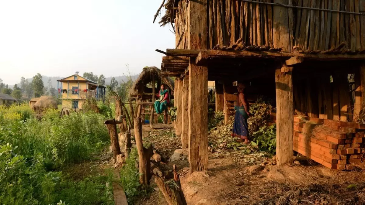 Nepal\'de \'Âdet Kulübesinde\' Ateş Yakan Kadın, Dumandan Zehirlenerek Hayatını Kaybetti