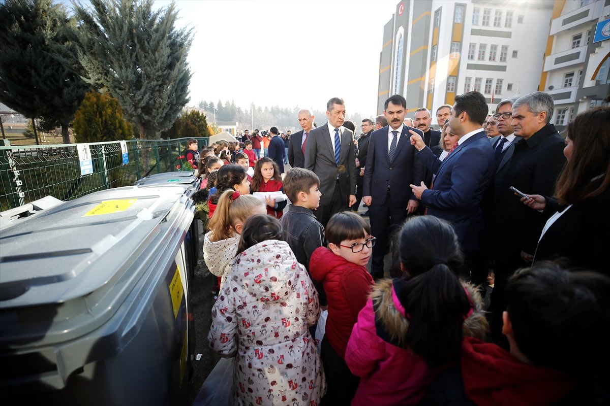 Öğrenciler Bakan Kurum ve Selçuk\'a "Sıfır Atık" Projesini Anlattı