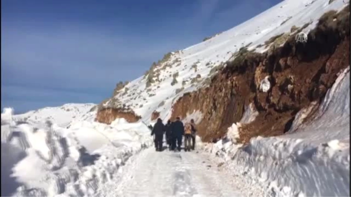 Sandıklı Kaymakamı Tortop, Kumalar Dağı\'nın Zirvesine Çıktı