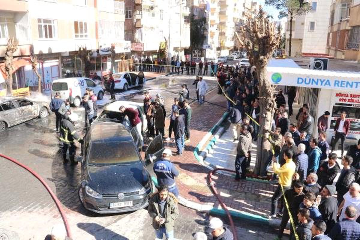 Şanlıurfa\'da Elektrik Trafosunda Patlama; Araçlar Alev Aldı (2)- Yeniden