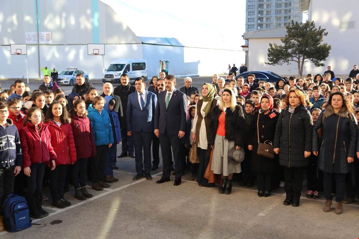 Sivas\'ta Halı Saha ve Kodlama Sınıfı Açıldı