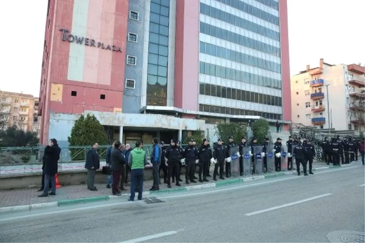 20 Yıldır Boş Duran Plazada Yıkım Öncesi Tahliye Süreci Başladı