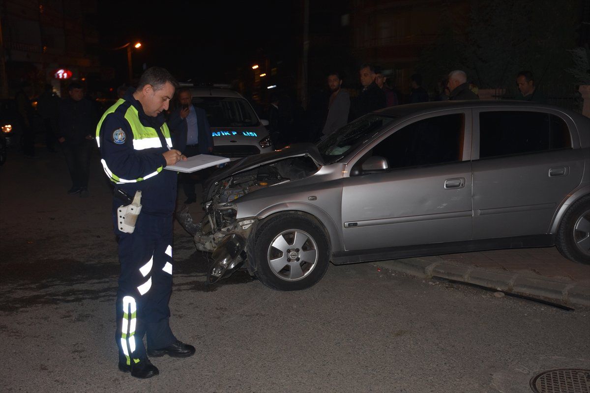 Adıyaman\'da Trafik Kazası: 2 Yaralı