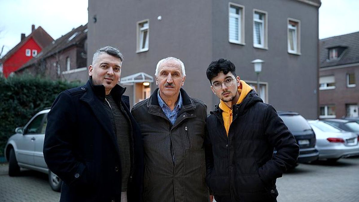 Almanya\'da Üç Nesil Gurbetçi Bir Aile: Evde Türk, Sosyal Hayatta Alman Gibiydik