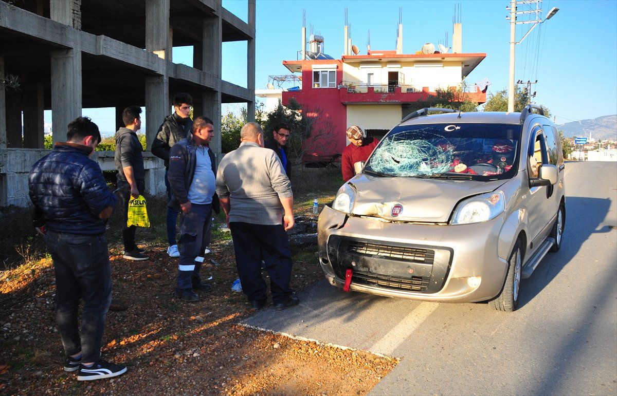 Antalya\'da Trafik Kazası: 1 Ölü, 4 Yaralı