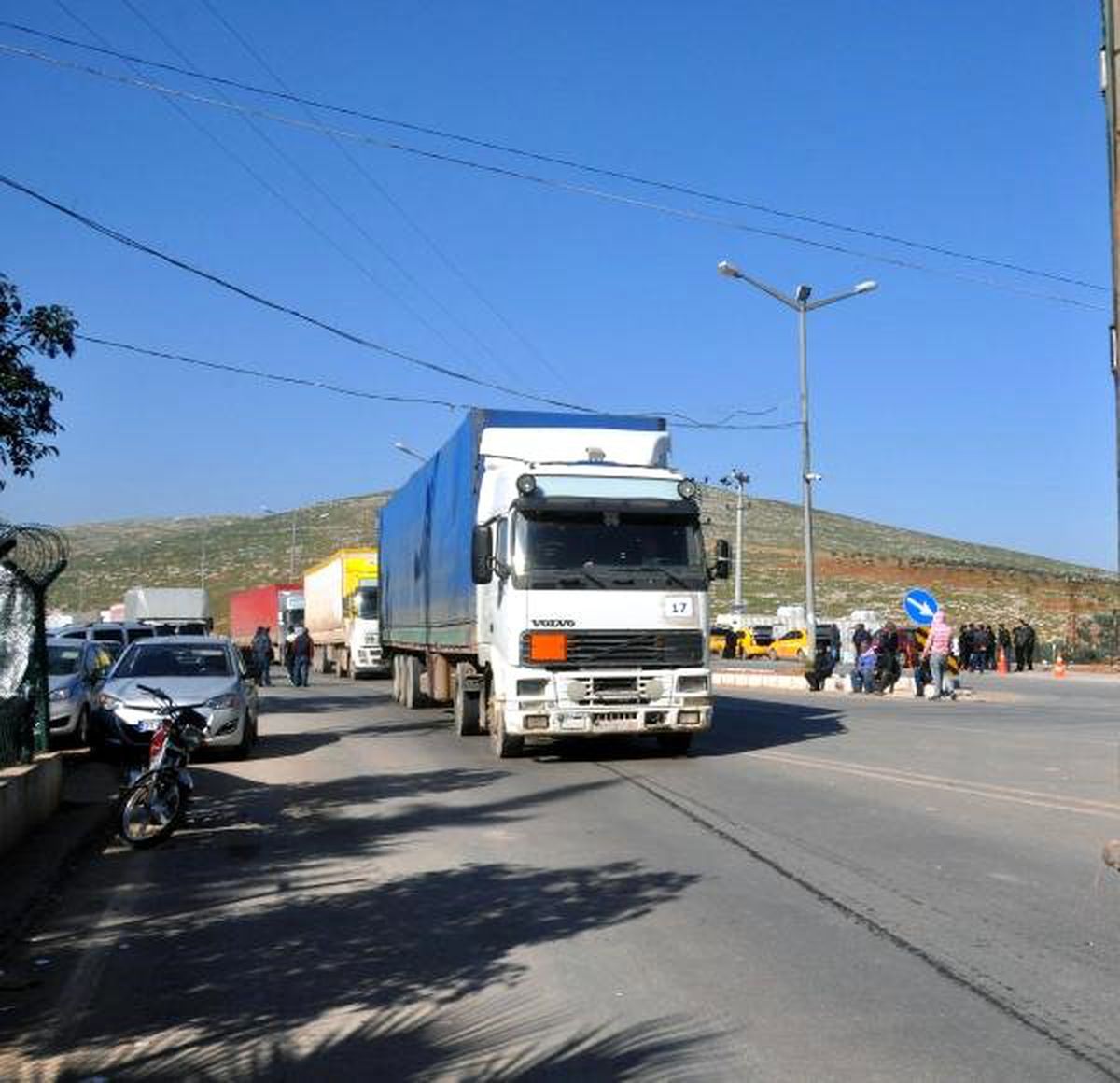 BM\'den İdlib\'e 20 Tır İnsani Yardım Gönderdi