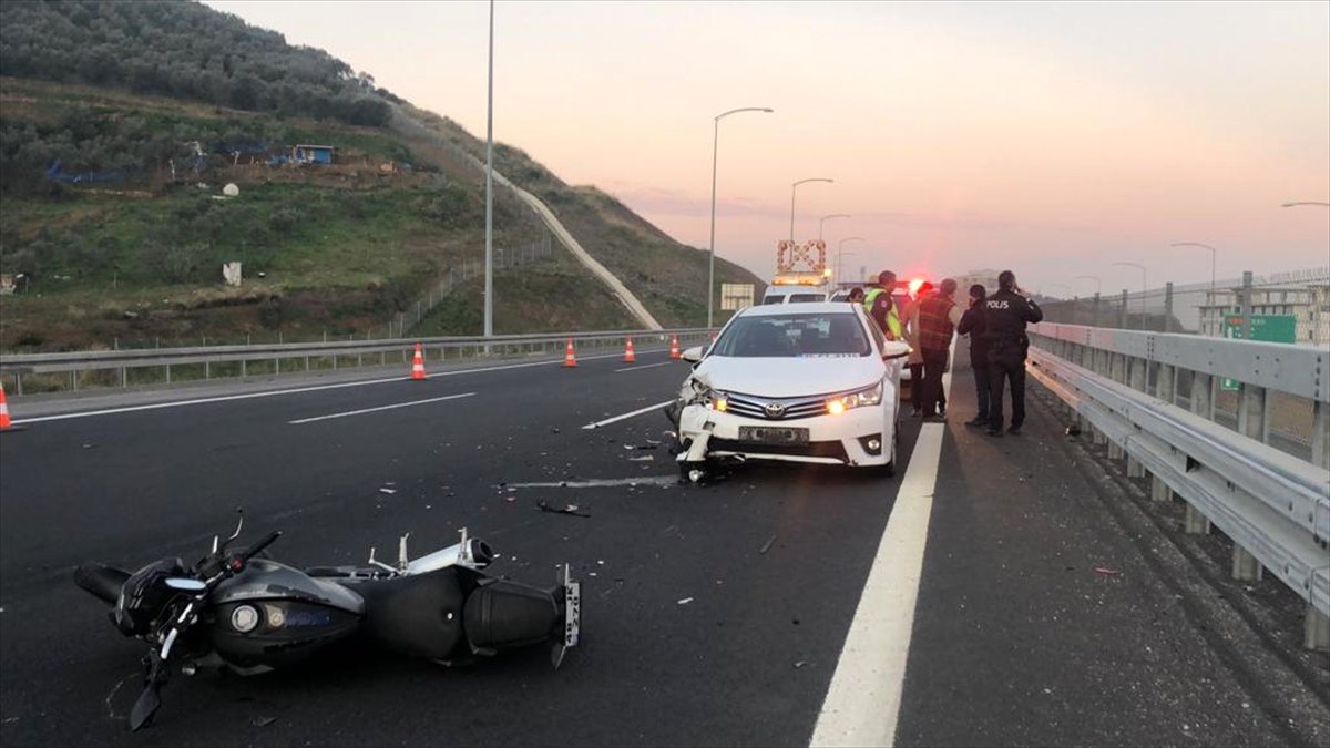 Bursa\'da Motosiklet Bariyerlere Çarptı: 1 Ölü, 1 Yaralı