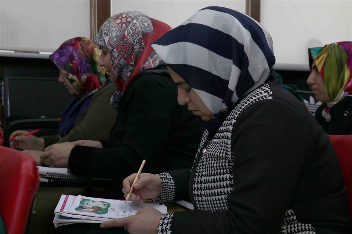 Diyarbakır\'da "Okuryazarlık Seferberliği" Sertifika Töreni