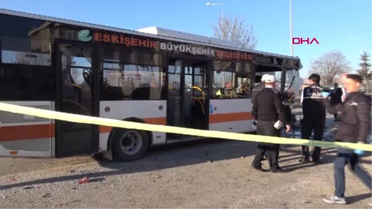 Eskişehir\'de Halk Otobüsü Tır\'a Çarptı 1 Ölü, 17 Yaralı