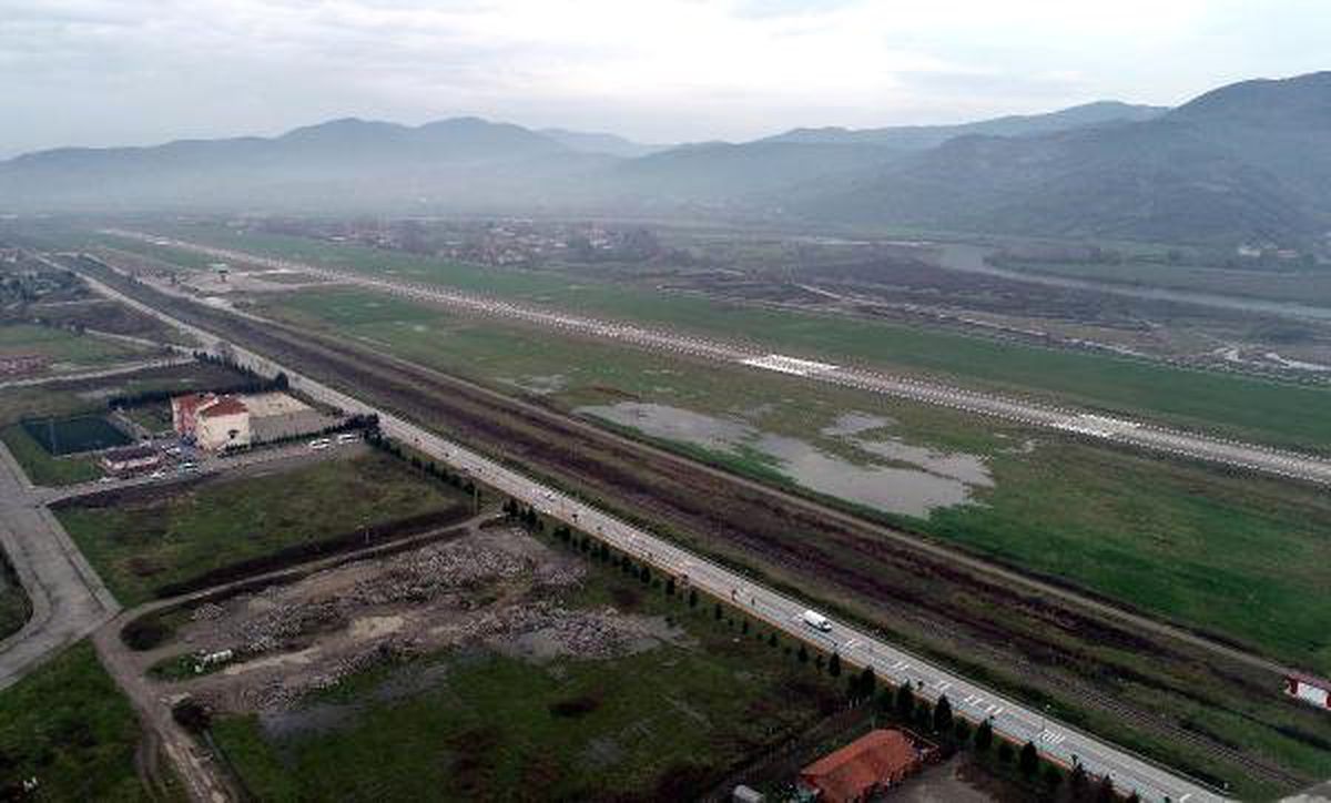 Firma İflas Edince, Almanya\'ya Tek Seferi Bulunan Havalimanındaki Uçuşlar İptal Edildi