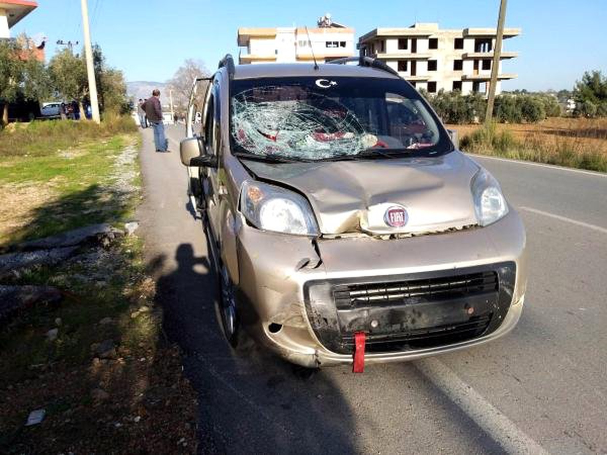 Hafif Ticari Araçla Çarpışan Motosikletin Sürücüsü Öldü, 4 Yaralı