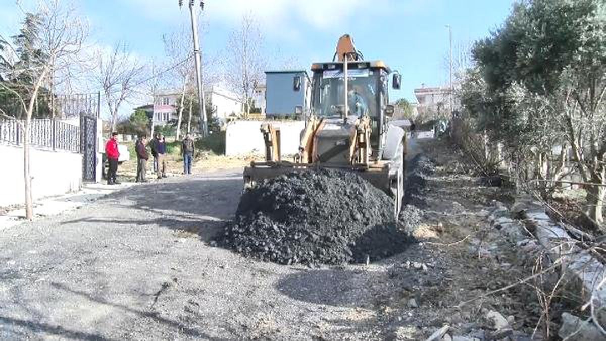 Hafriyat Kamyonu Evin Bahçesine Devrildi