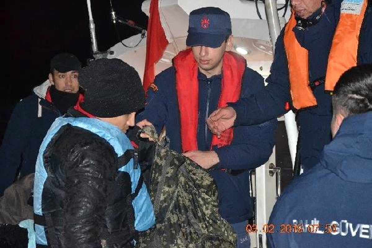 İzmir\'de 38 Göçmen Yakalandı