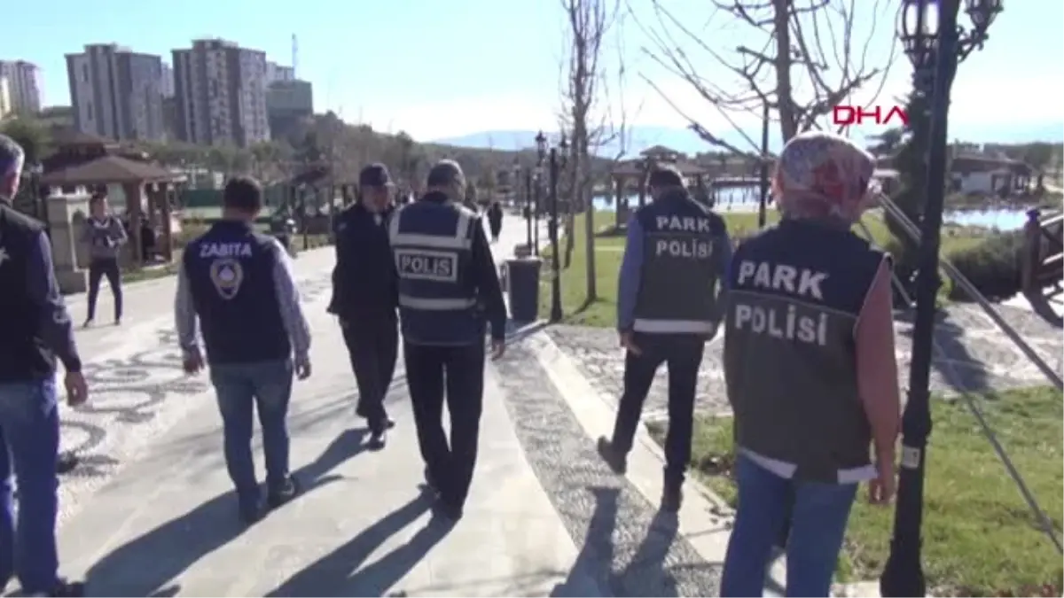 Kahramanmaraş Polis, Parkta Yaptığı Aramada Pala ve Bıçak Buldu