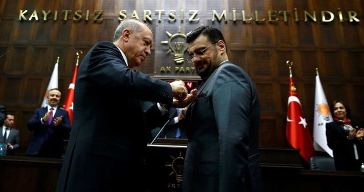 MHP'den, AK Parti'ye Geçen İYİ Partili Vekile Tepki: Sadece Sırıttın