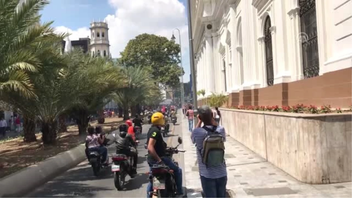 Motosikletlilerden Maduro\'ya Destek Gösterisi - Caracas