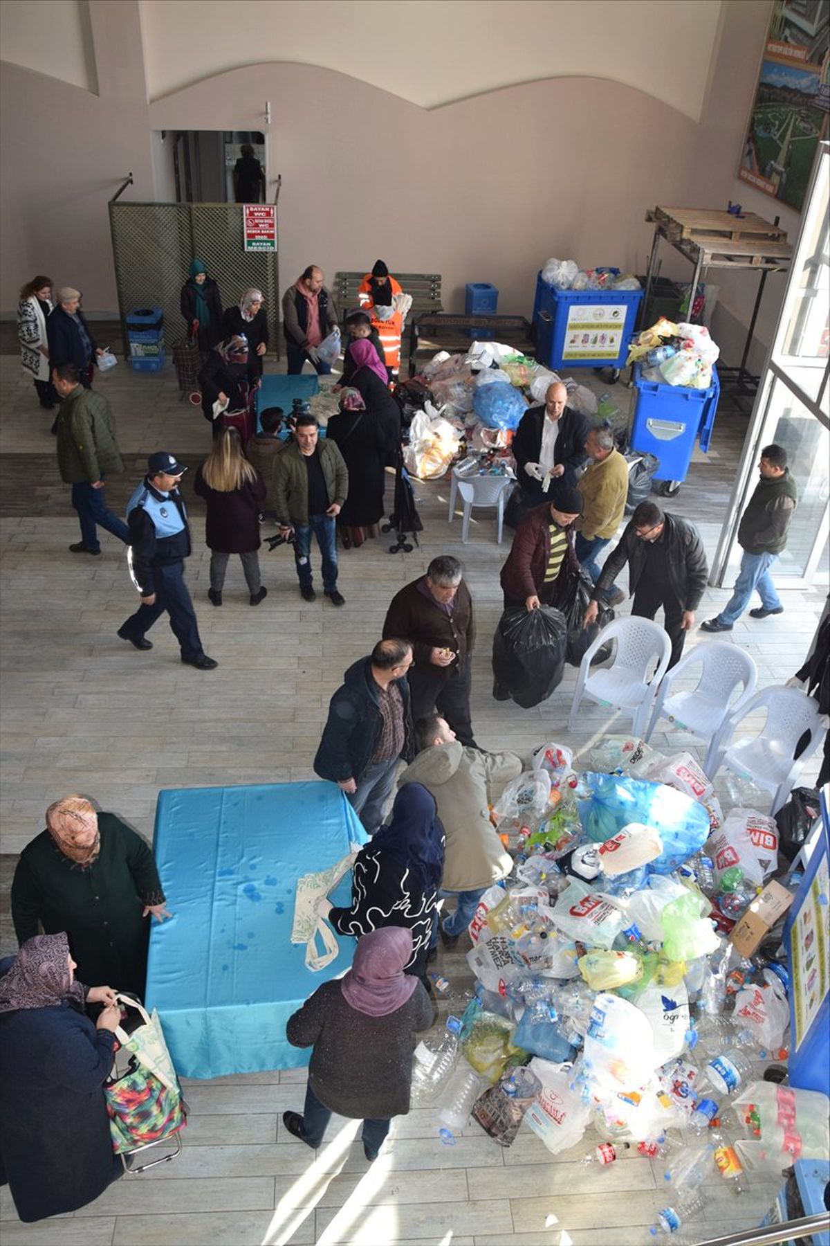 Plastik Şişesini Alan Pazara Koştu