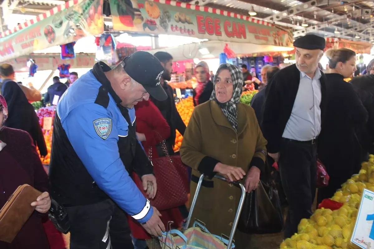 Polisten Pazar Yerinde Vatandaşlara Uyarı