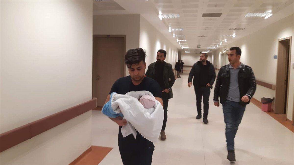Siirt\'te Metruk Binanın Bahçesinde Bebek Bulundu