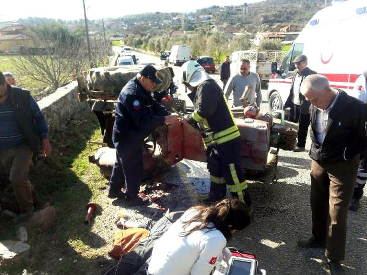 Traktör Devrildi; Sürücü Öldü, Komşusu Yaralı