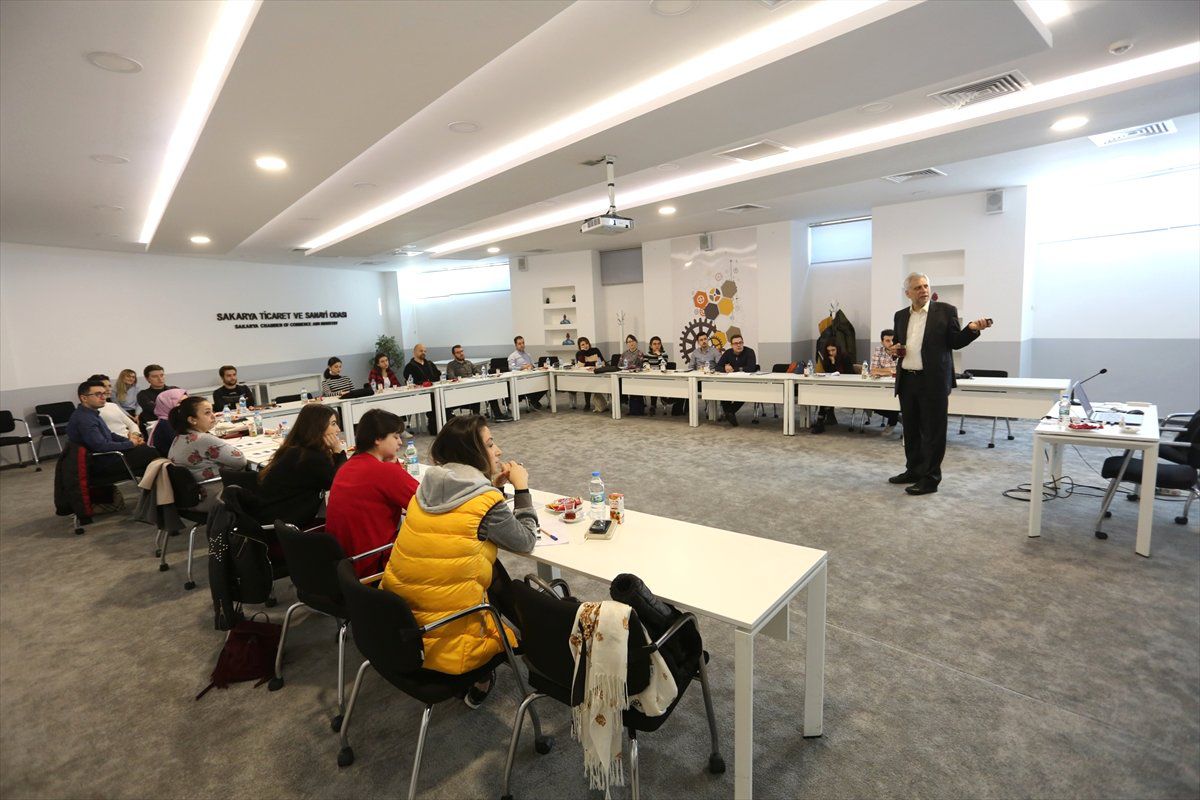 Uluslararası Ticaret Elçileri Projesi\'nde Eğitimler Başladı