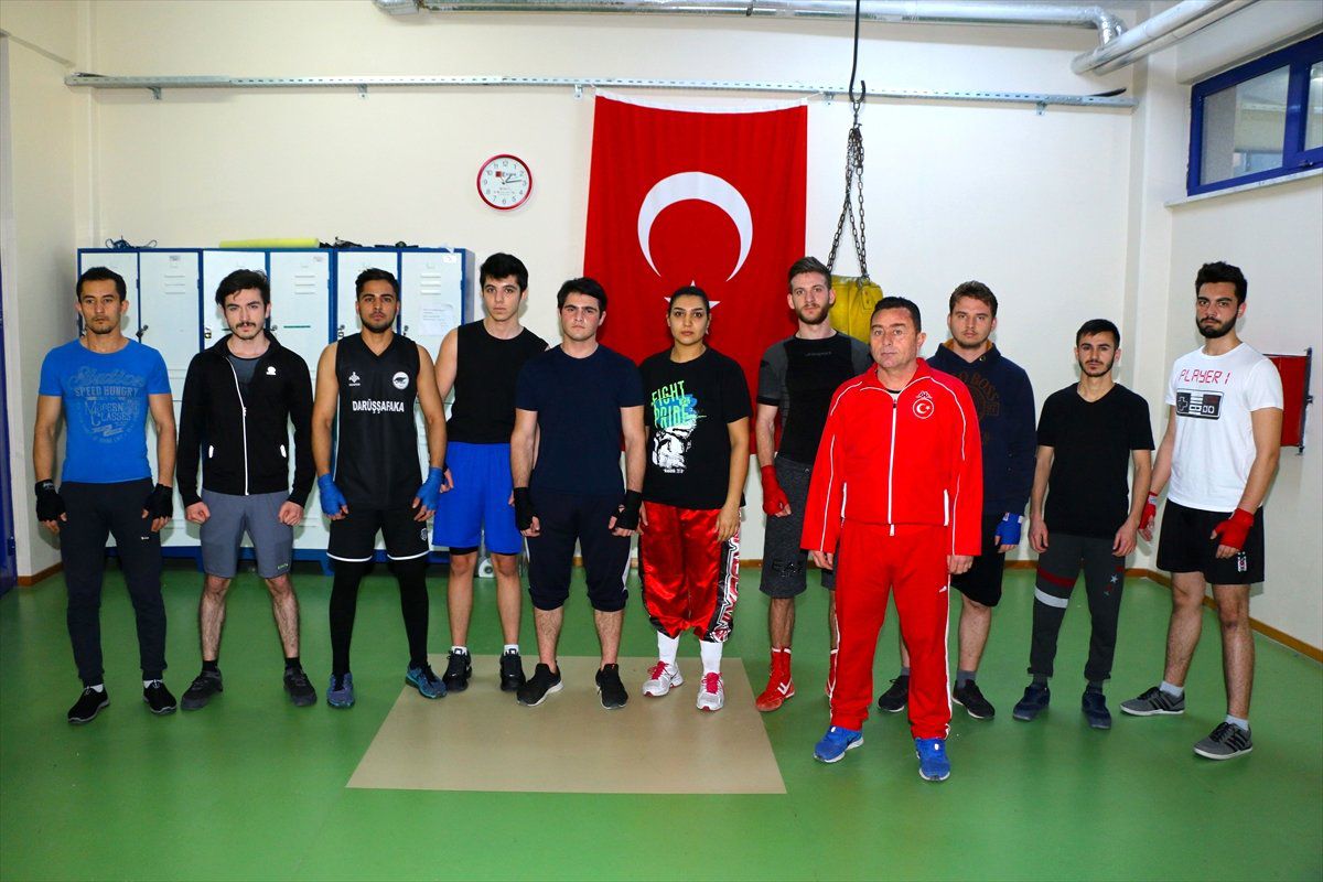Üniversiteli Boksör ve Kickboksçular Şampiyonaya Hazırlanıyor