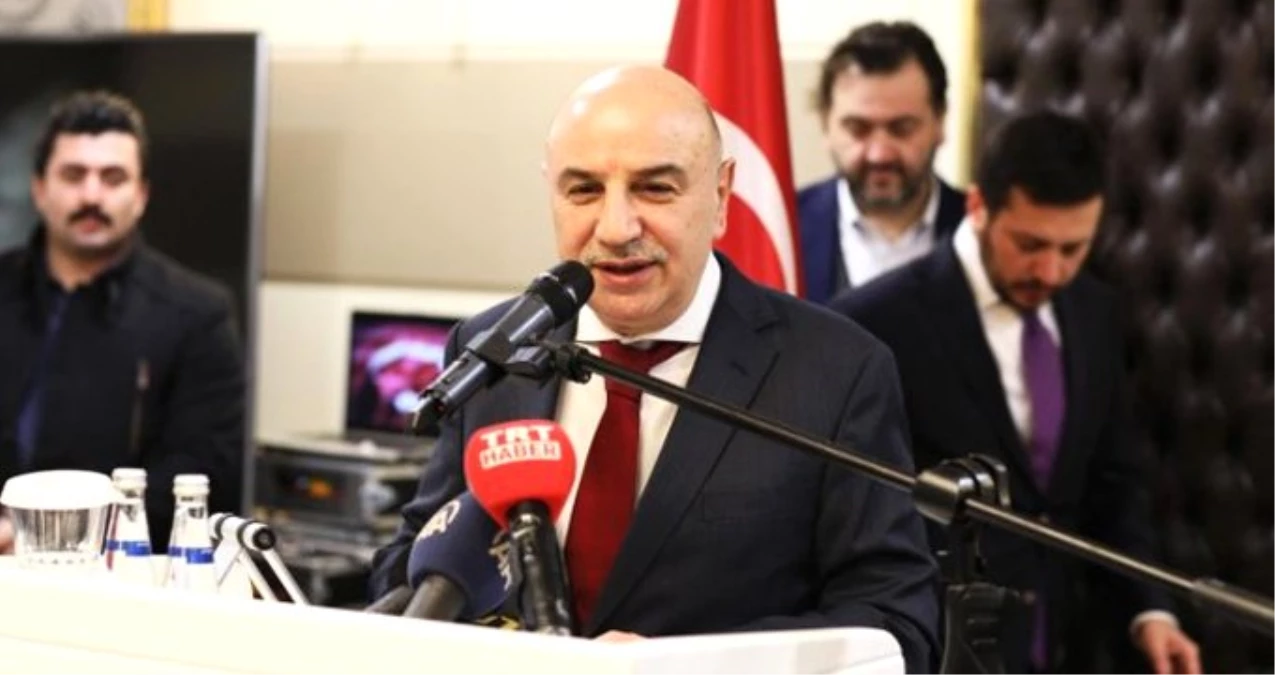 AK Parti'li Aday, AK Parti'li Belediyeyi Eleştirdi: Pazar Bozuldu, Parklar Bozuldu