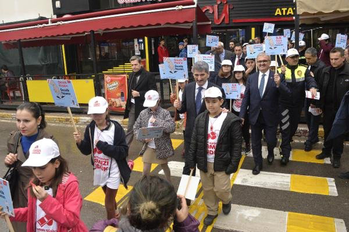 Antalya\'da \'Öncelik Hayatın, Öncelik Yayanın\' Etkinliği
