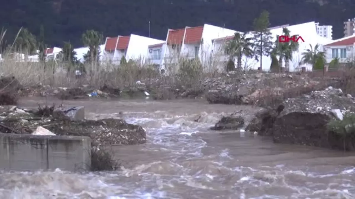 Antalya\'nın 5 İlçesinde Fırtına ve Hortum Beklentisi -