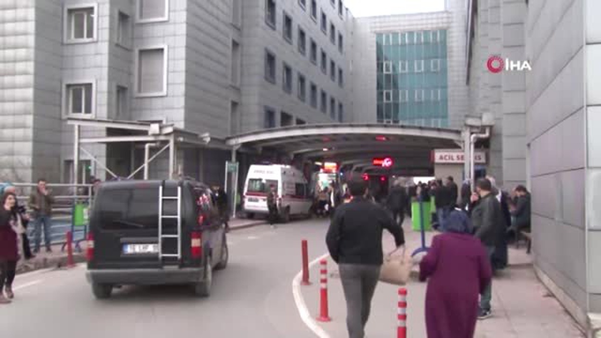 Çatıda Geçen Yüksek Gerilim Hattına Kapılan Genç Tedavi Gördüğü Hastanede Hayatını Kaybetti
