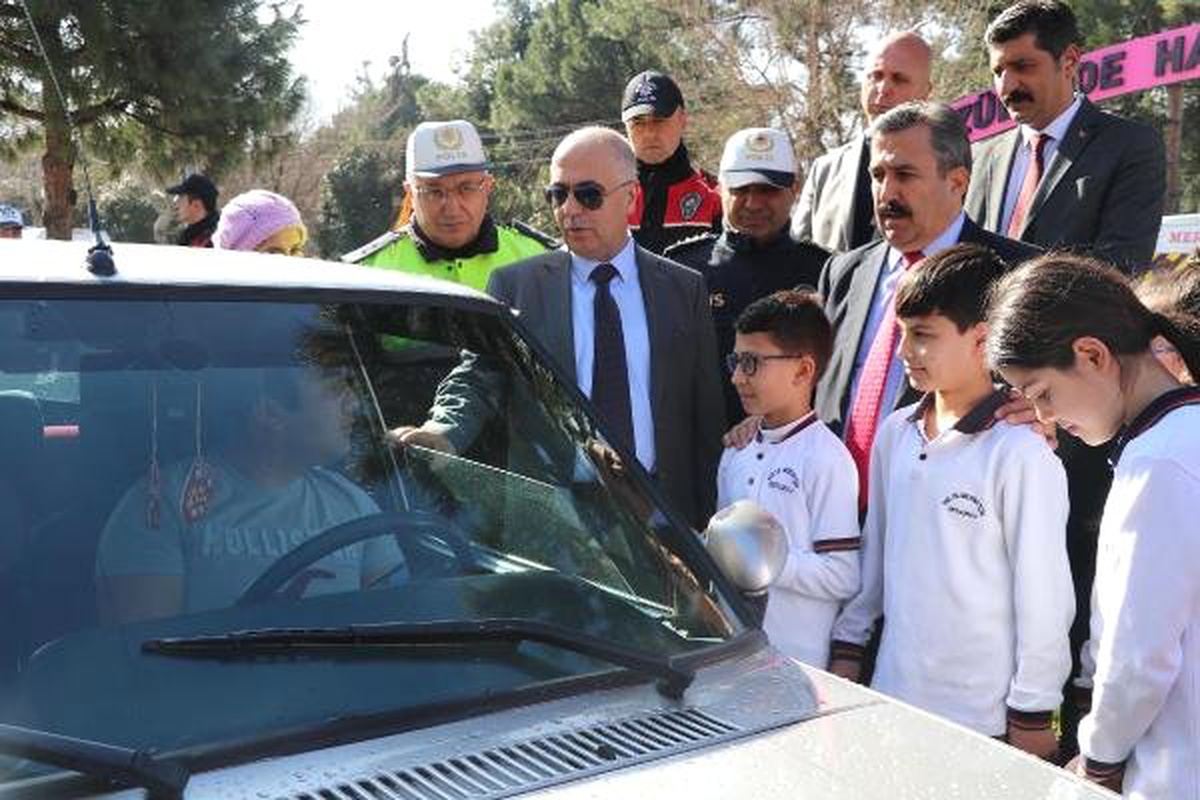 Farkındalık Günü\'nde Okulun Geçit Görevlisi İsyan Etti