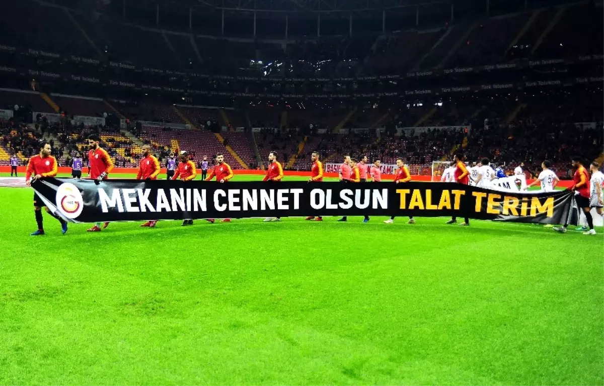 Galatasaray ve Hatayspor\'dan Talat Terim İçin Pankart